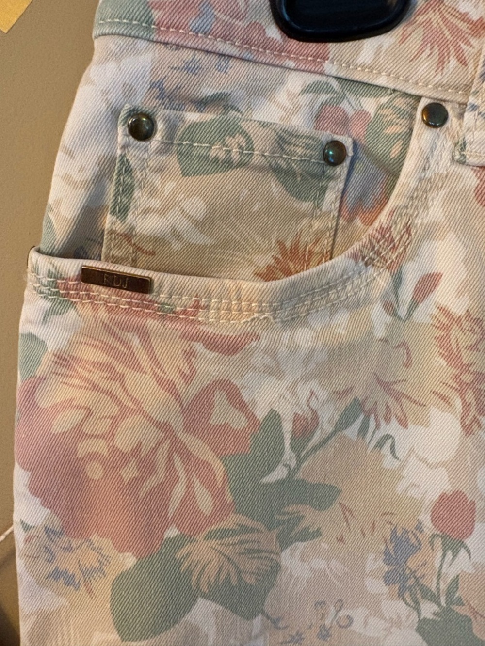 FDJ French Dressing Jeans: Pastel Floral Capri - Picture 4 of 7